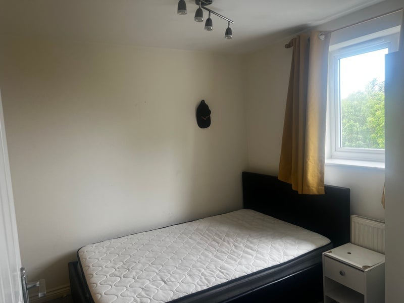 Room Northcote Avenue in Manchester