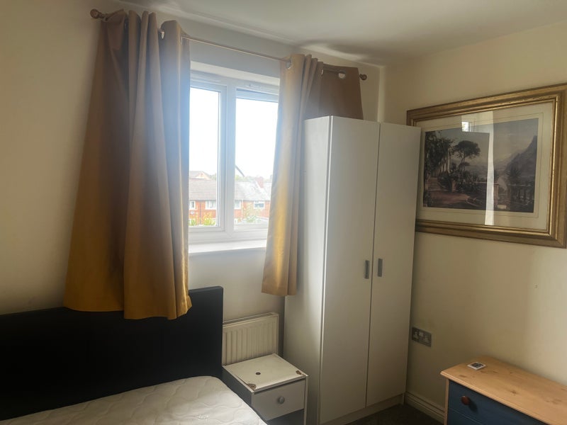 Room Northcote Avenue in Manchester