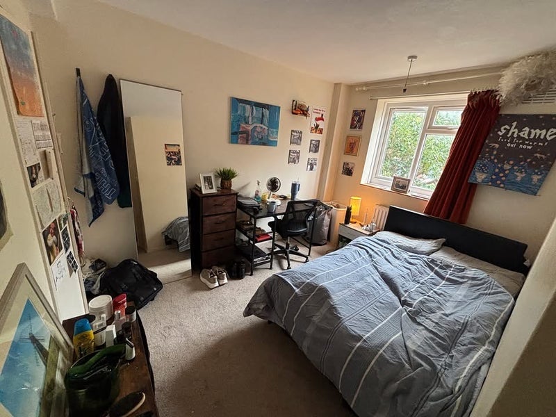 Room Battersea High Street in Greater London
