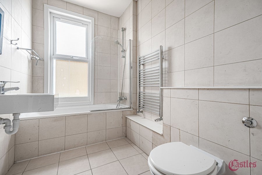 Flat Sidney Avenue in Greater London