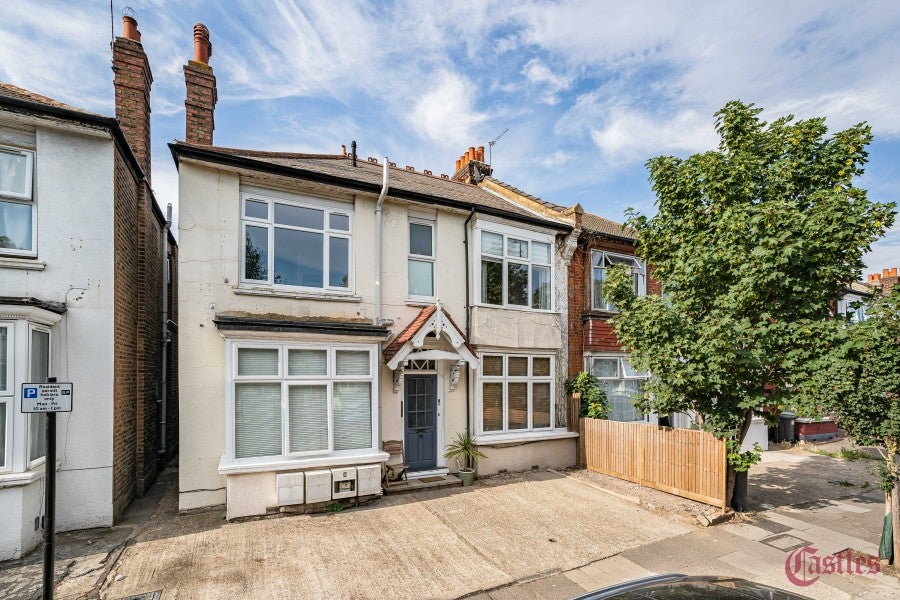 Flat Sidney Avenue in Greater London