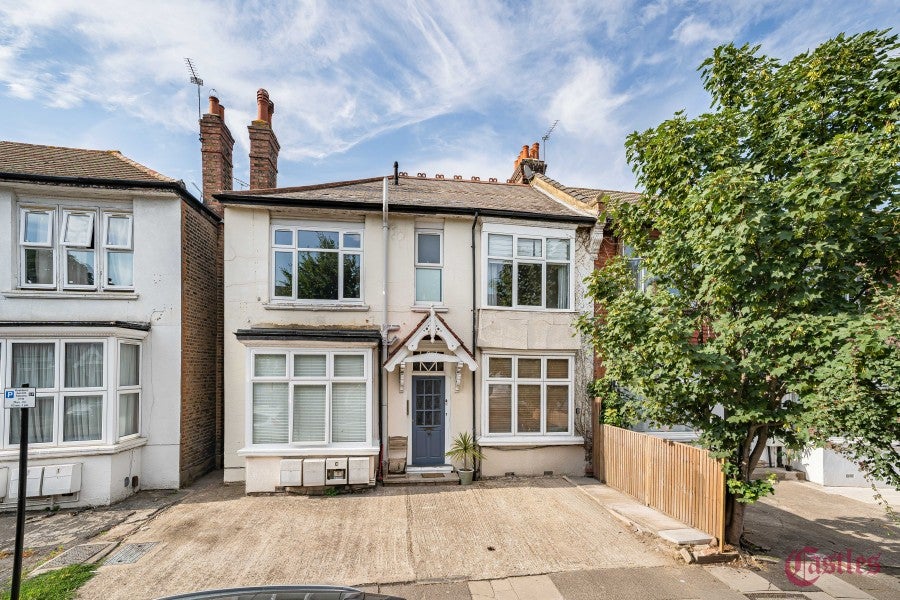 Flat Sidney Avenue in Greater London