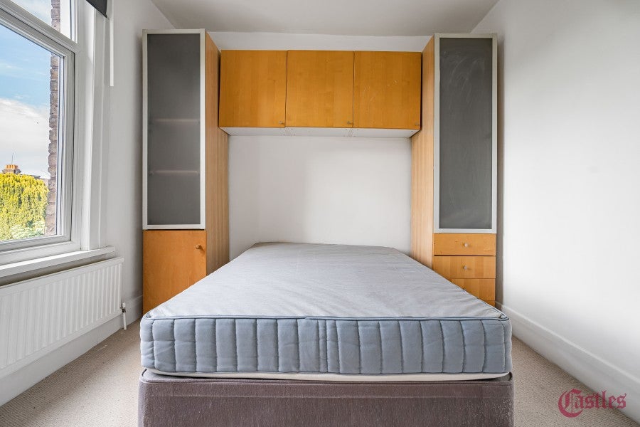Flat Sidney Avenue in Greater London