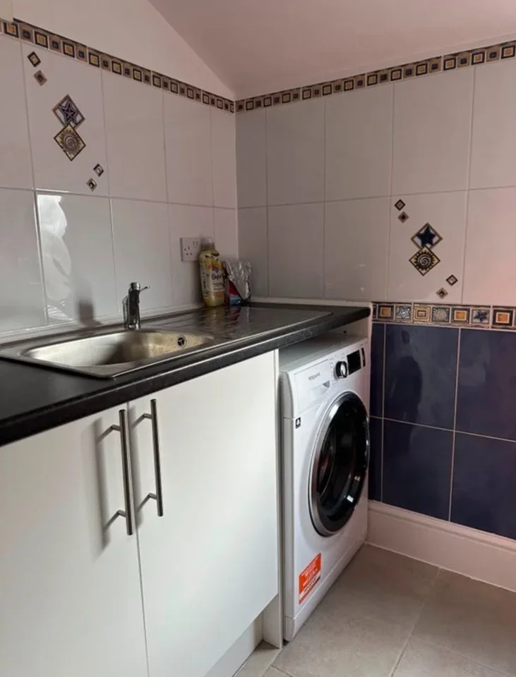 Room Main Avenue in Greater London