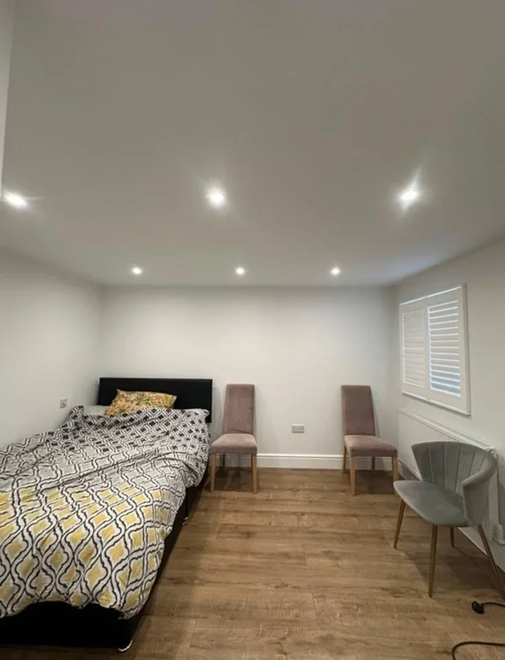 Room Main Avenue in Greater London