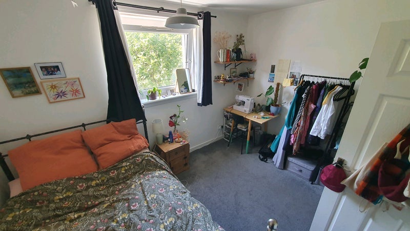 Room Tantallon Road in Glasgow