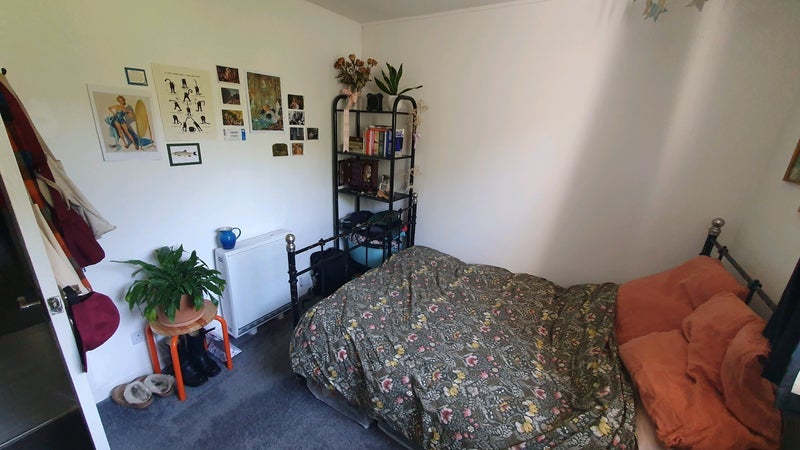Room Tantallon Road in Glasgow