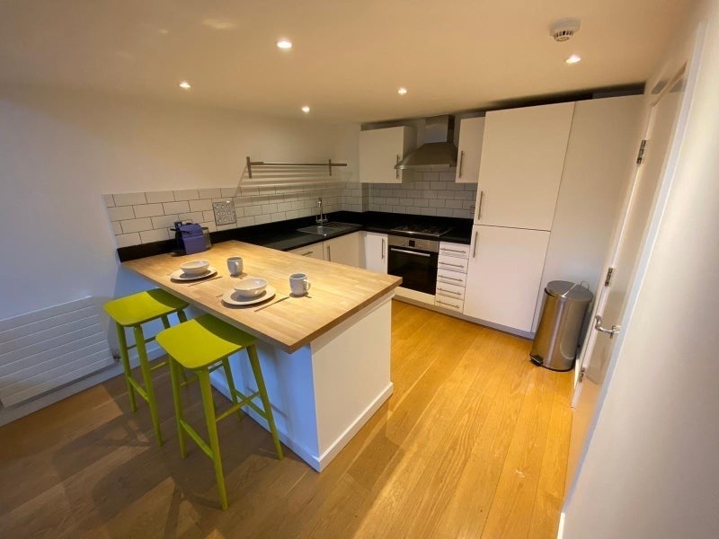 Room Dickens Mews in Greater London