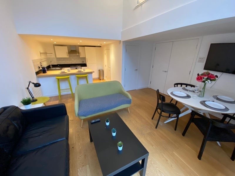 Room Dickens Mews in Greater London