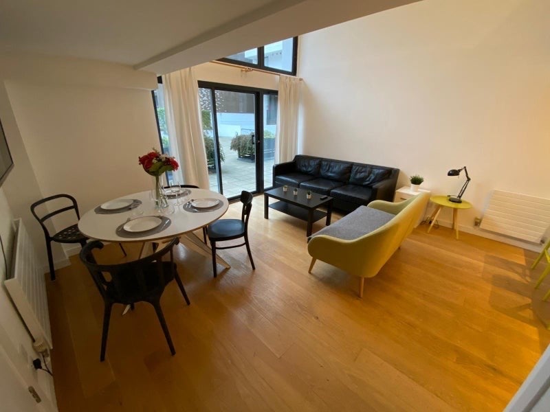 Room Dickens Mews in Greater London