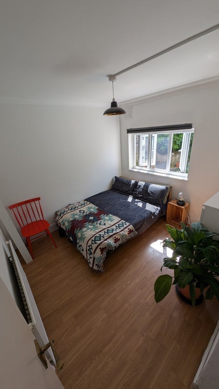 Room Dunlace Road in Greater London