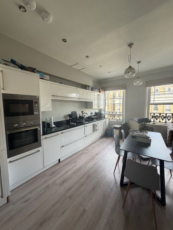 Room Milner Square in Greater London