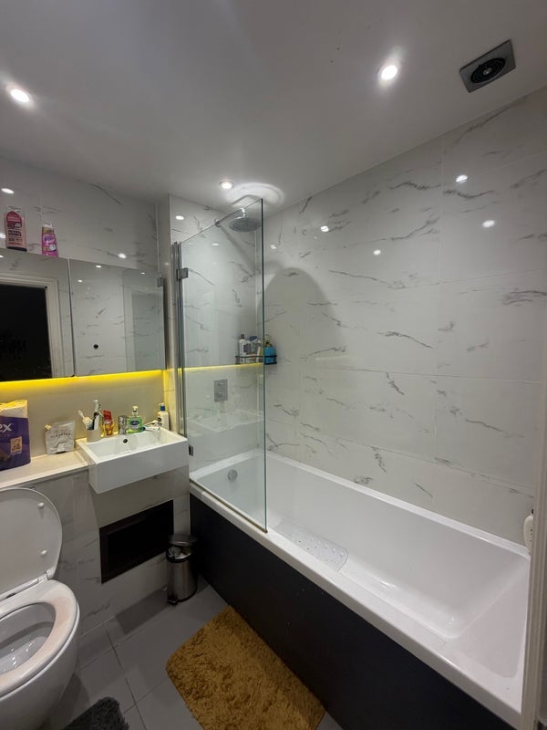 Room Milner Square in Greater London