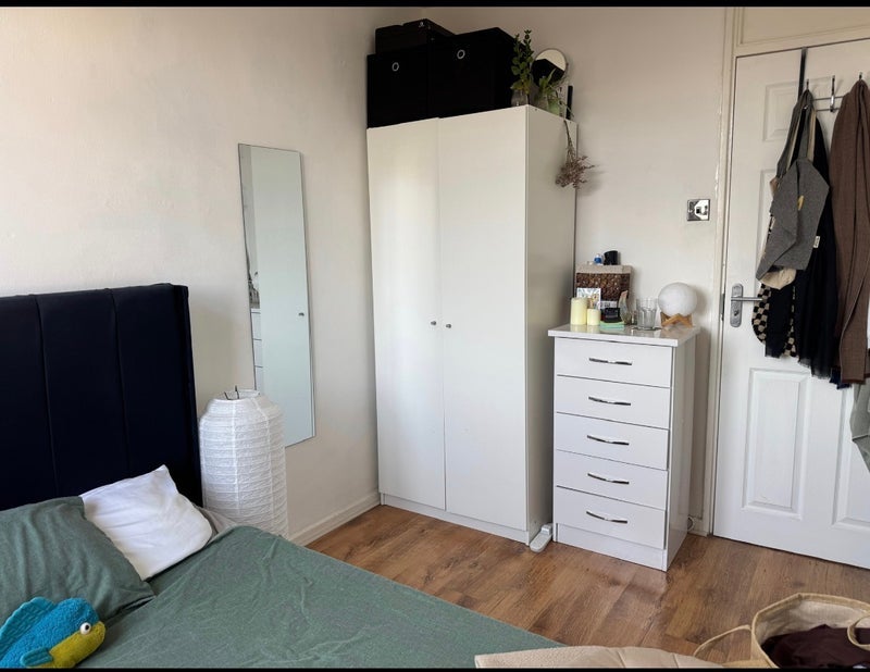 Room Latona Road in Greater London