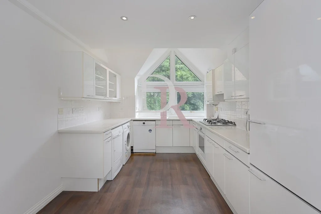 Flat Fitzjohn's Avenue in Greater London