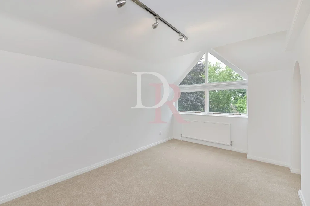 Flat Fitzjohn's Avenue in Greater London