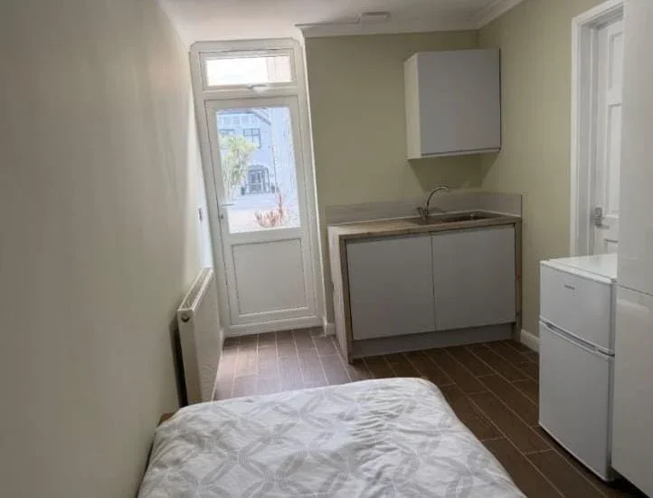 Room Highwood Gardens in Greater London