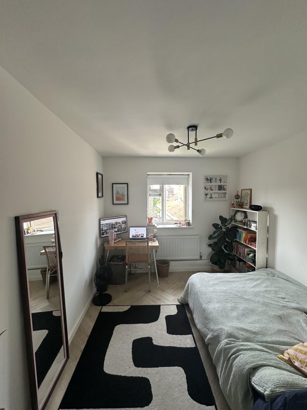 Room White Post Lane in Greater London