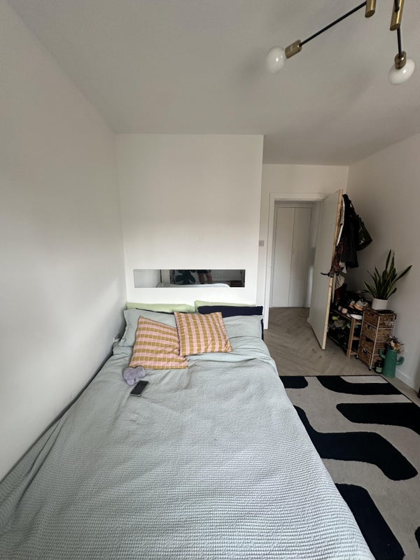 Room White Post Lane in Greater London