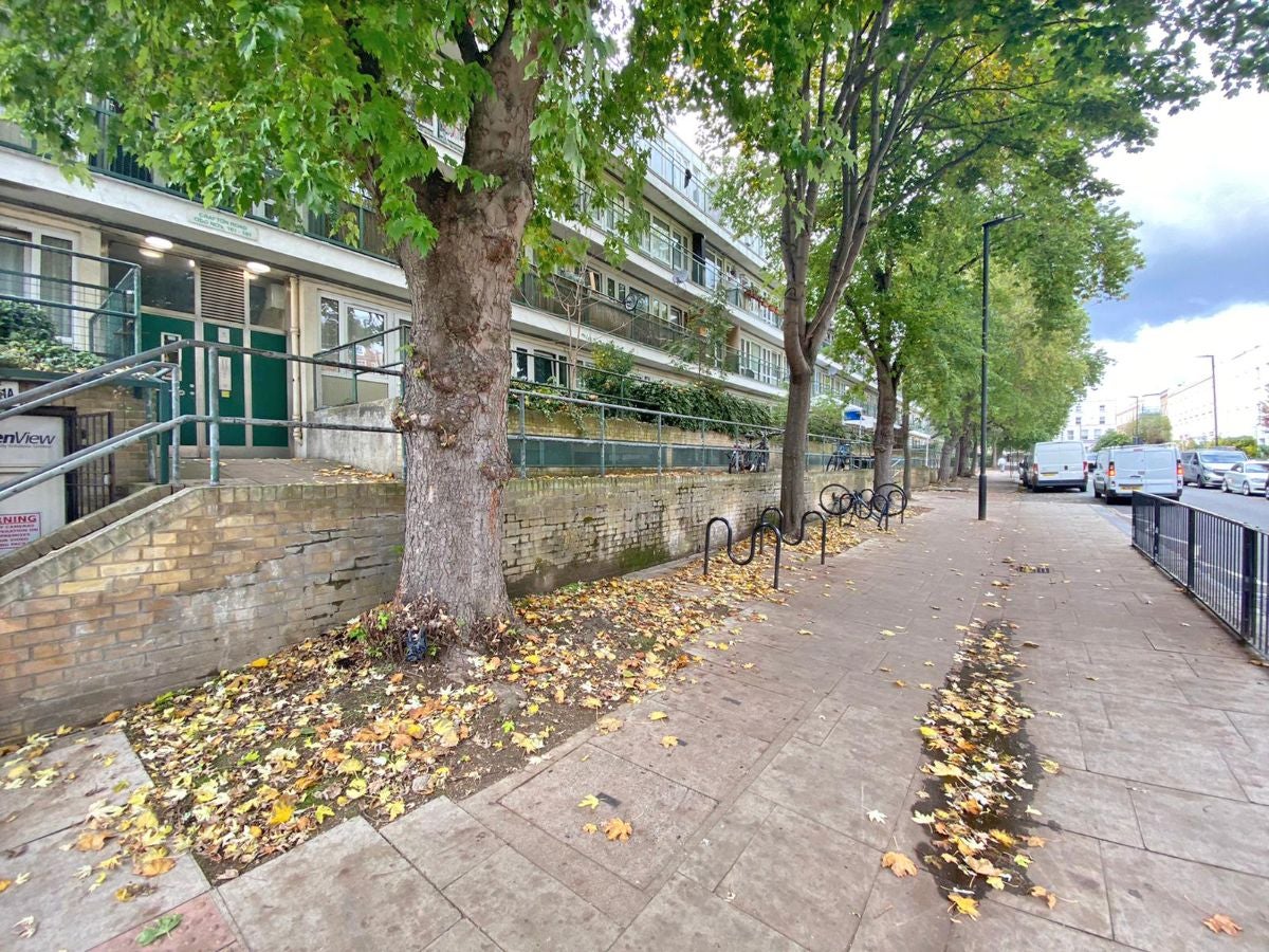 Flat Grafton Road in Greater London