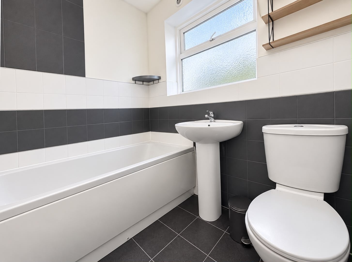 Flat Tudor Road in Nuneaton and Bedworth