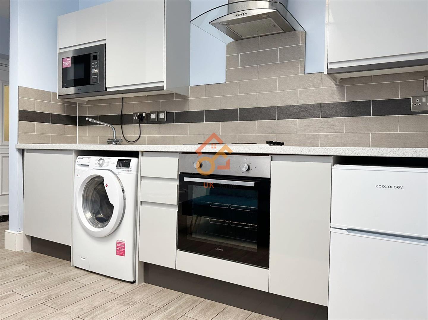Flat Derwent Avenue in Greater London