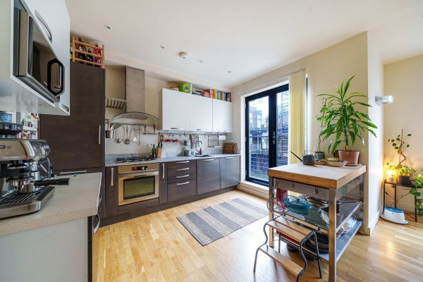 Flat Pembroke Road in London