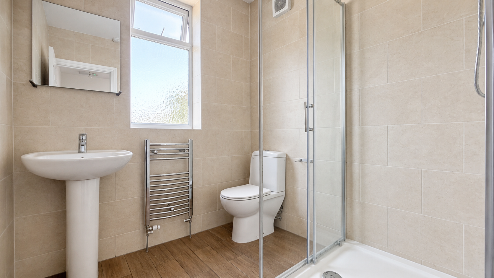 Room New North Road in Greater London