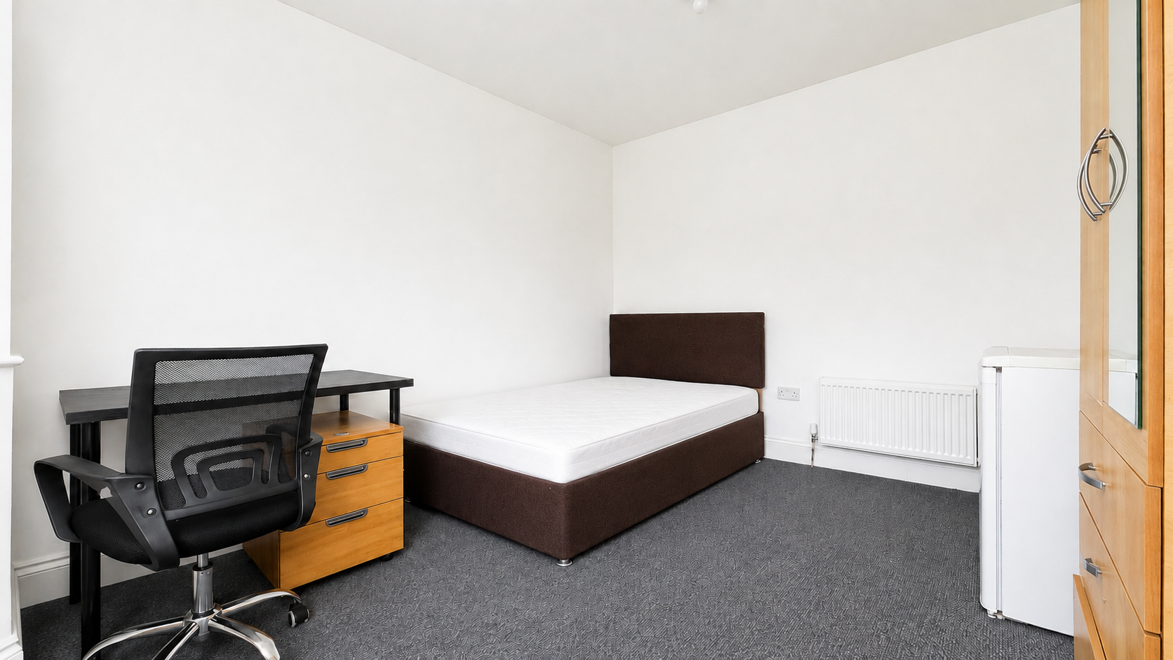 Room New North Road in Greater London