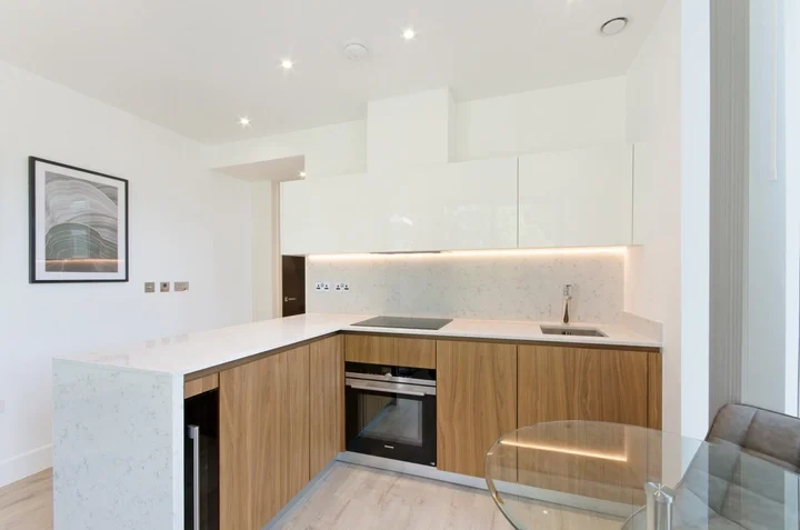 Flat Hardinge Street in Greater London