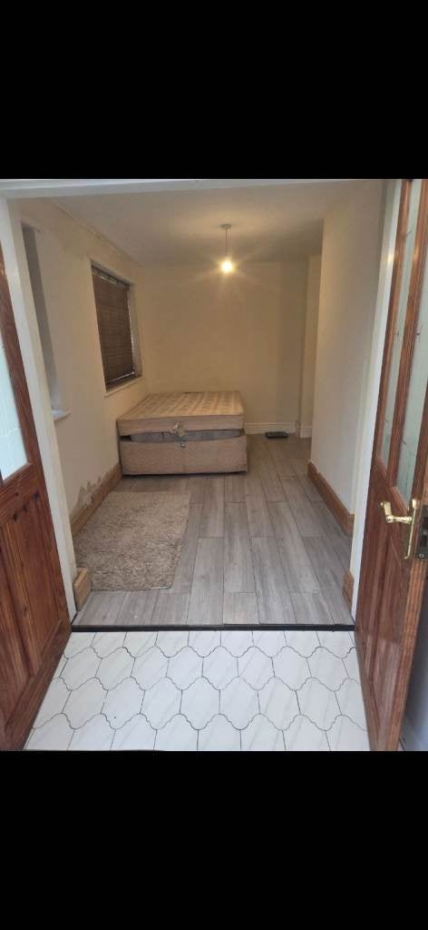 Flat Strathmere Avenue in Trafford