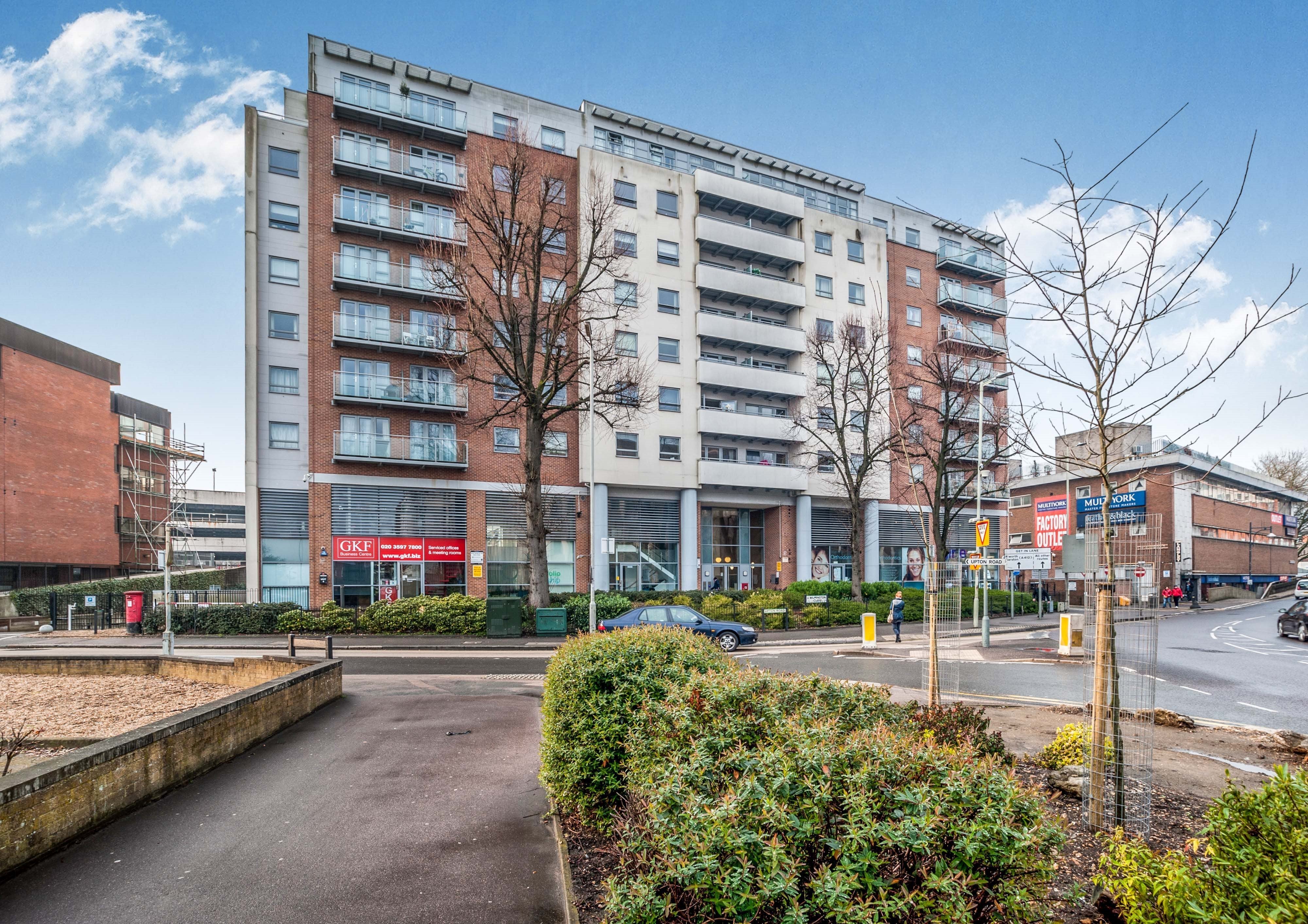 Flat Upton Road in Watford