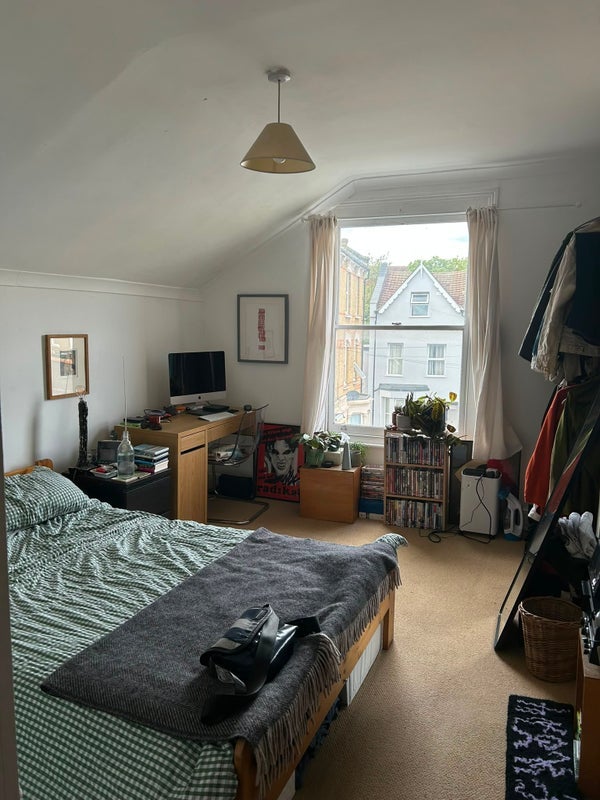 Room Courcy Road in Greater London