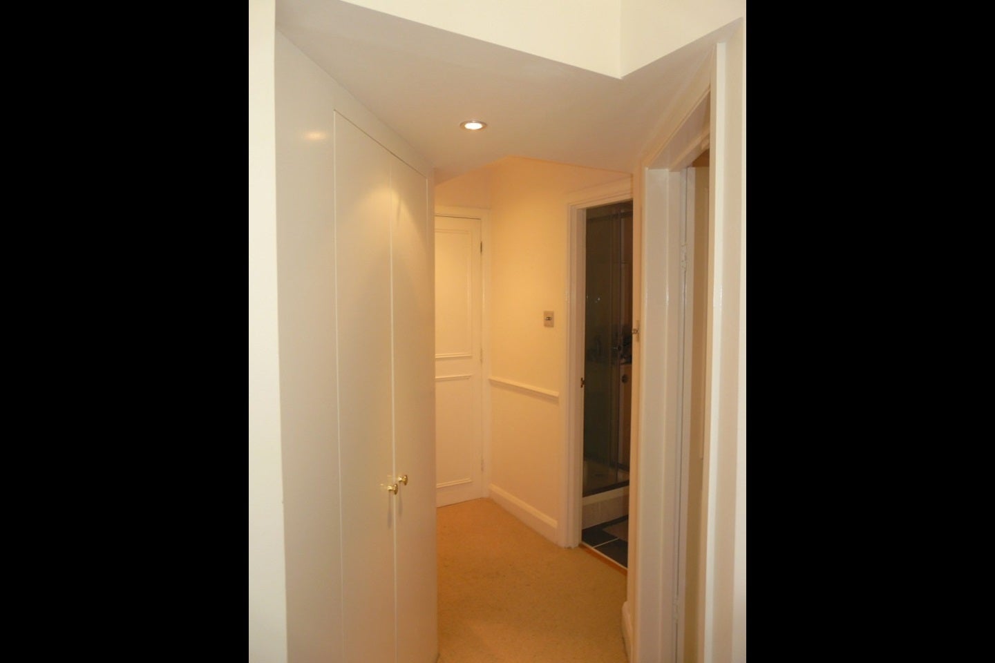 Flat Sinclair Road in Greater London