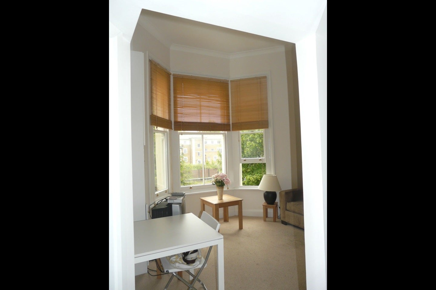 Flat Sinclair Road in Greater London