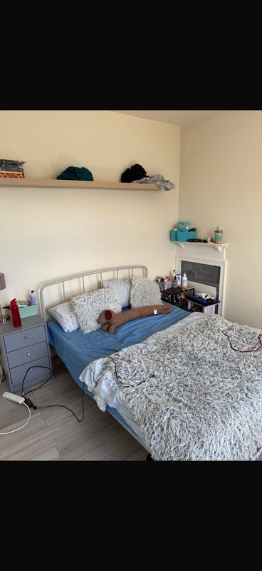 Room Neeld Crescent in Greater London