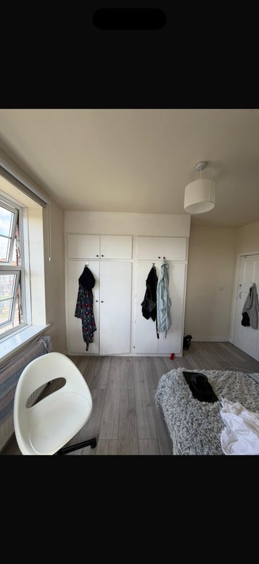 Room Neeld Crescent in Greater London