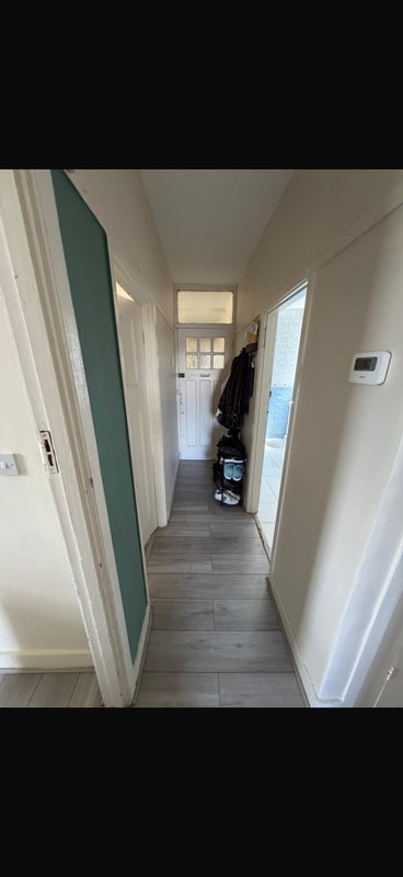 Room Neeld Crescent in Greater London