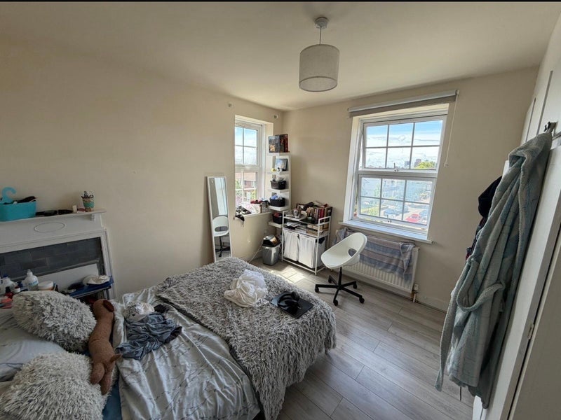 Room Neeld Crescent in Greater London
