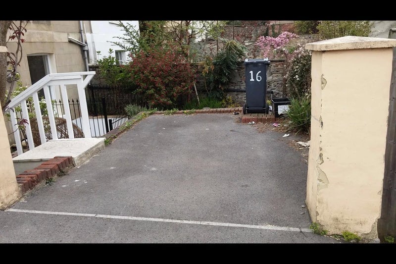 Flat Victoria Walk in Bristol