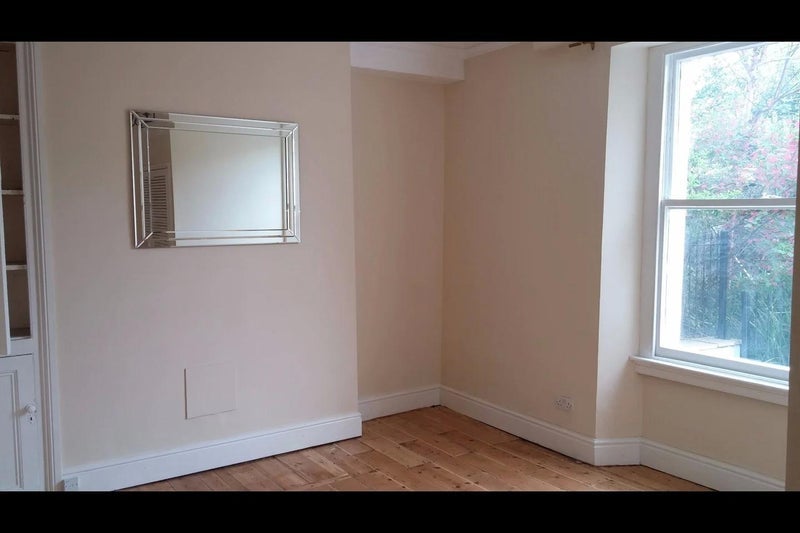 Flat Victoria Walk in Bristol