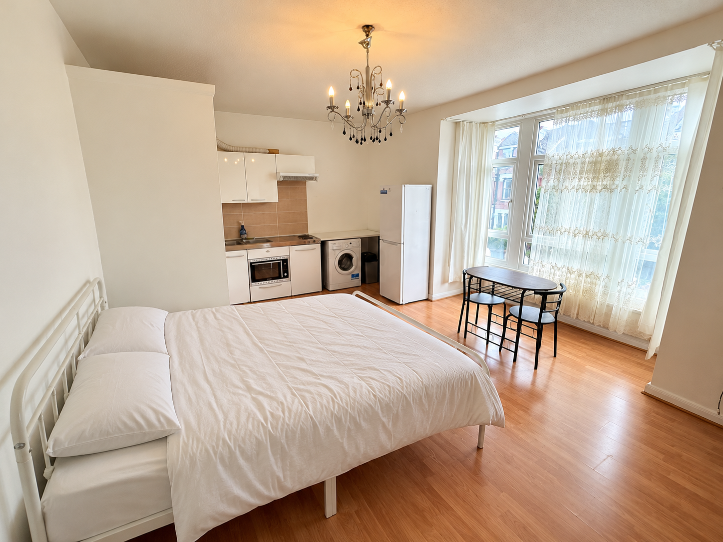 Flat Dunsmure Road in Greater London