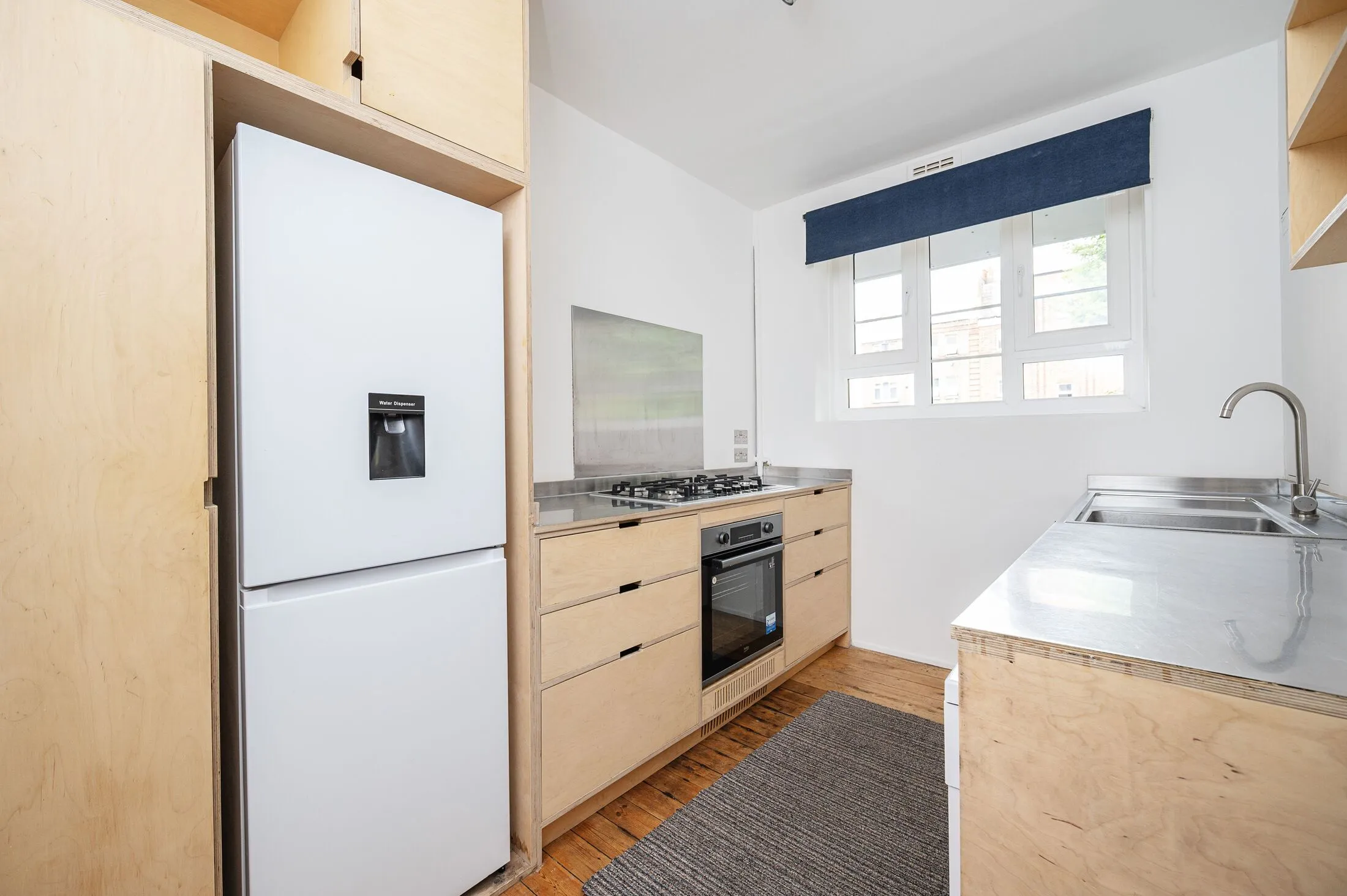 Flat Cavell Street in Greater London