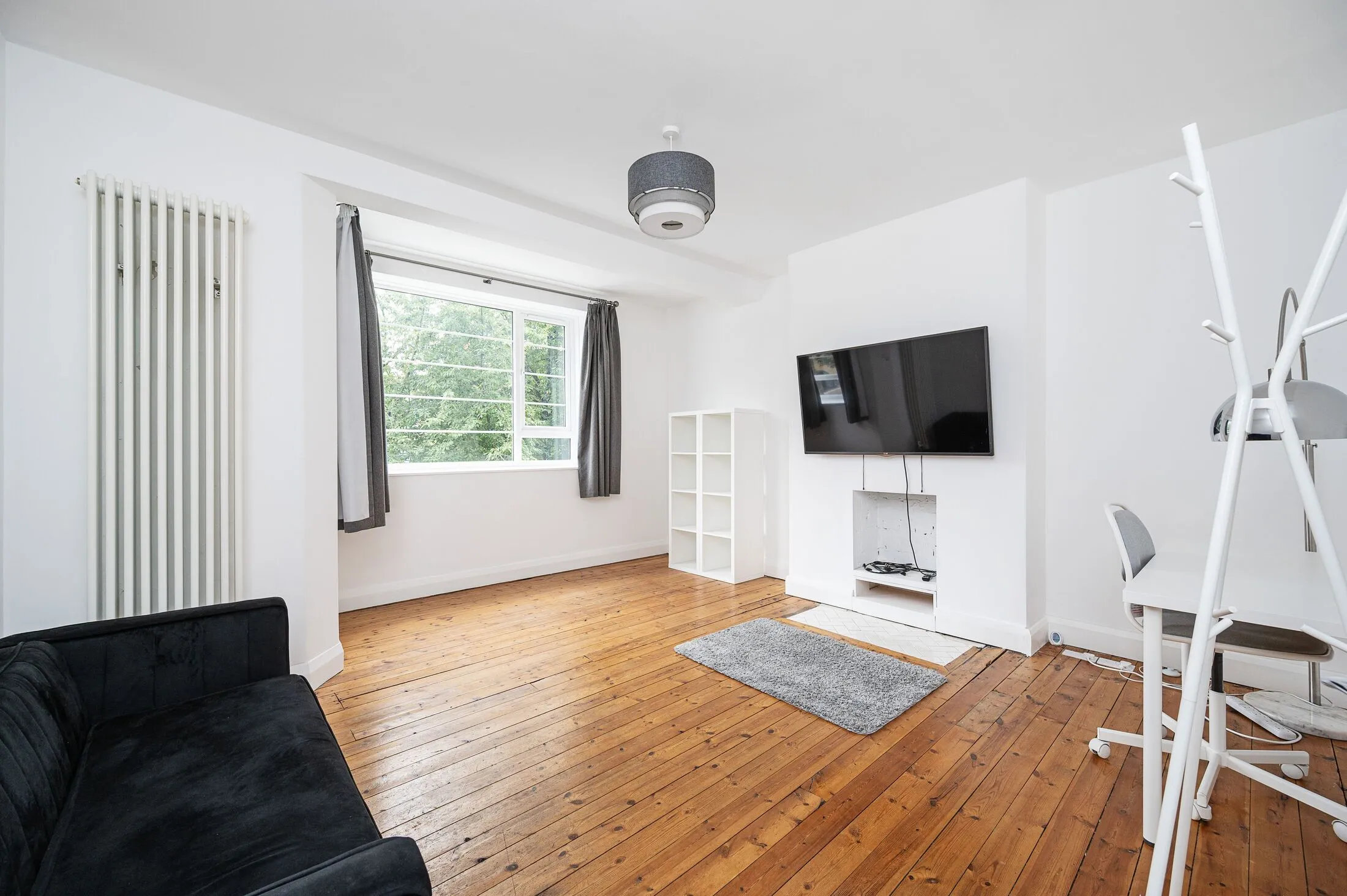 Flat Cavell Street in Greater London
