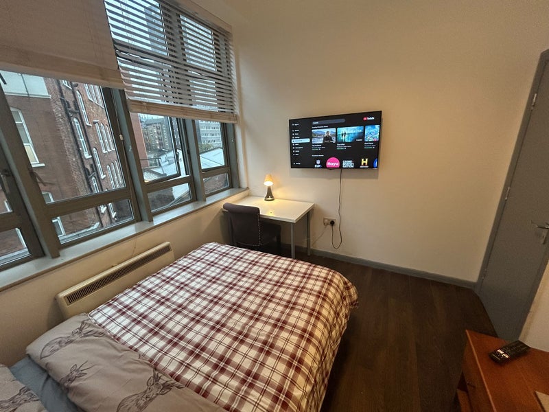 Room City Road in Greater London