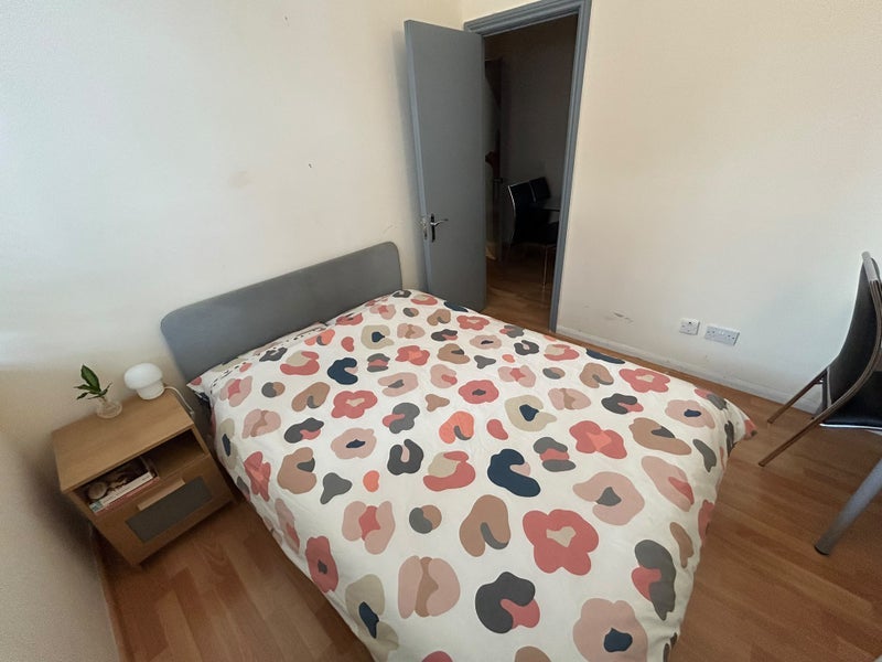 Room City Road in Greater London