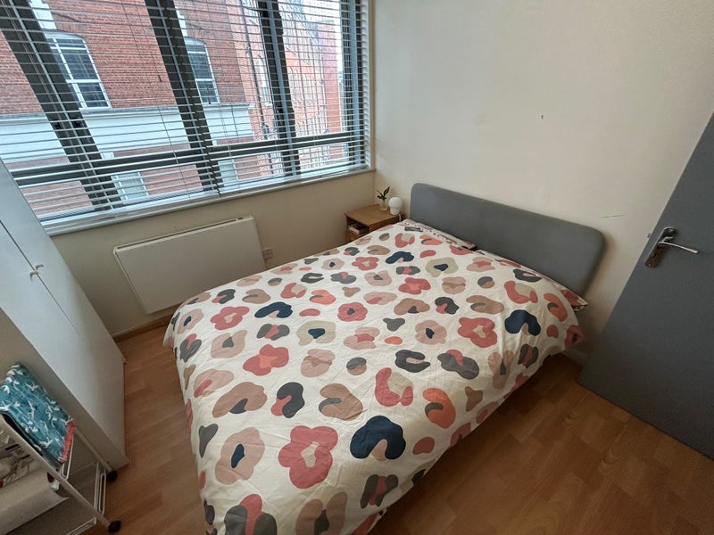 Room City Road in Greater London