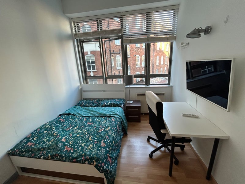 Room City Road in Greater London