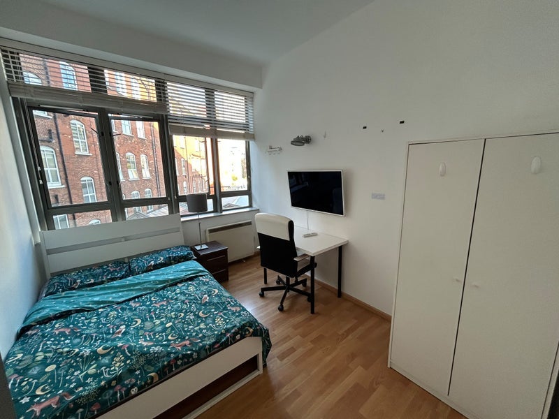 Room City Road in Greater London