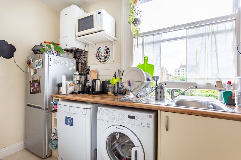 Room Boscombe Road in Greater London